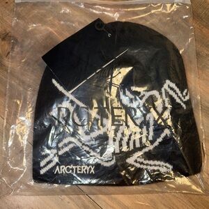 Arc'teryx Black and White Knit Hat